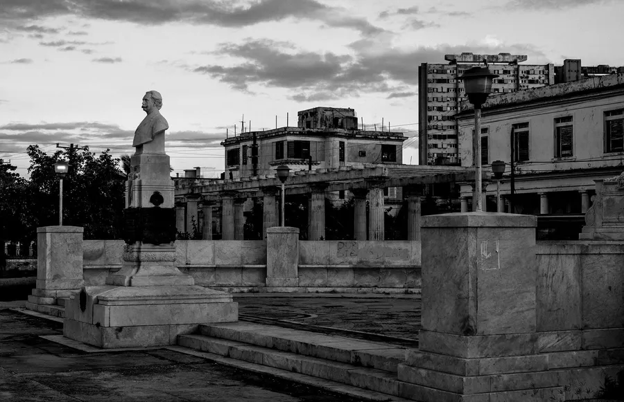 El Vedado of Generals and Doctors — image 19